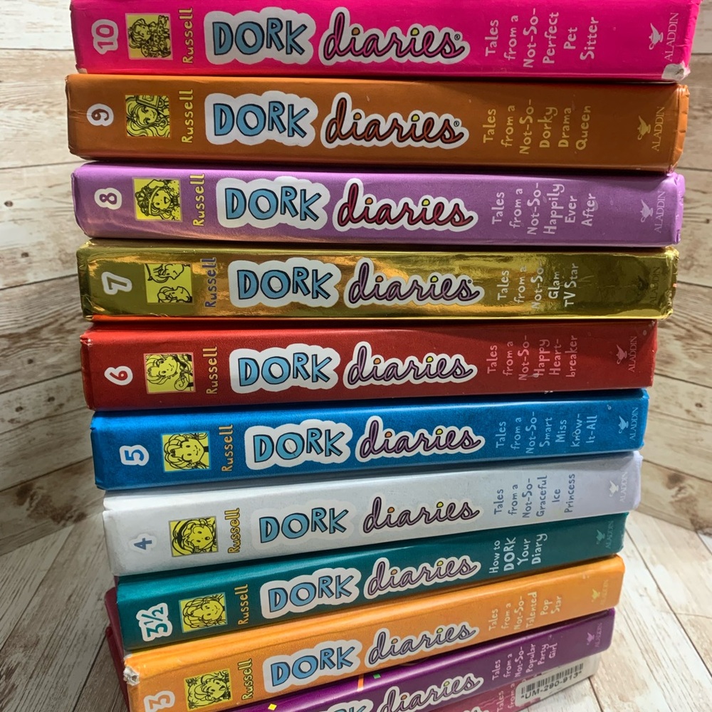 Dork Diaries Book Set - Multicolor